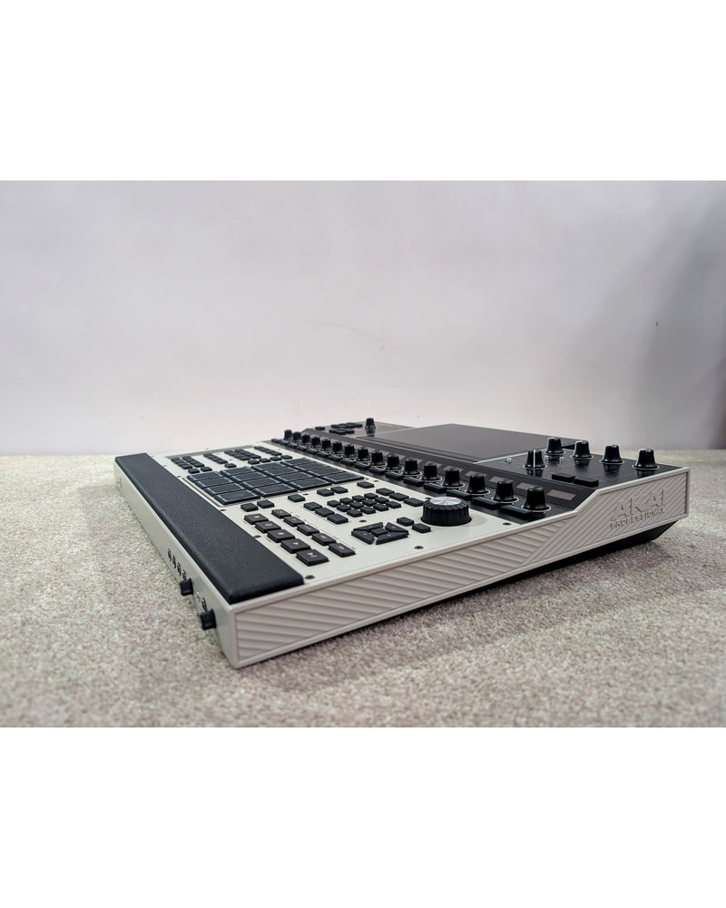 Akai MPC XL - Samplers & Sequencers - Grey/Black - Like New w/ Original Box & Manuals - image 8