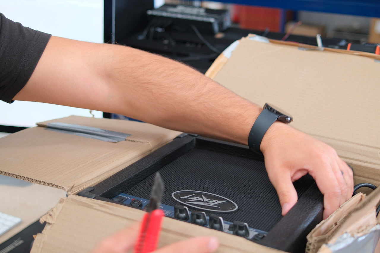 Lifting an amplifier out of its box