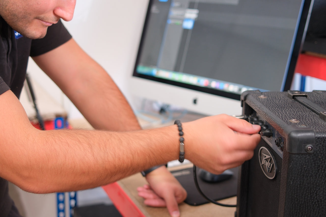 Testing an amplifier through the bench system