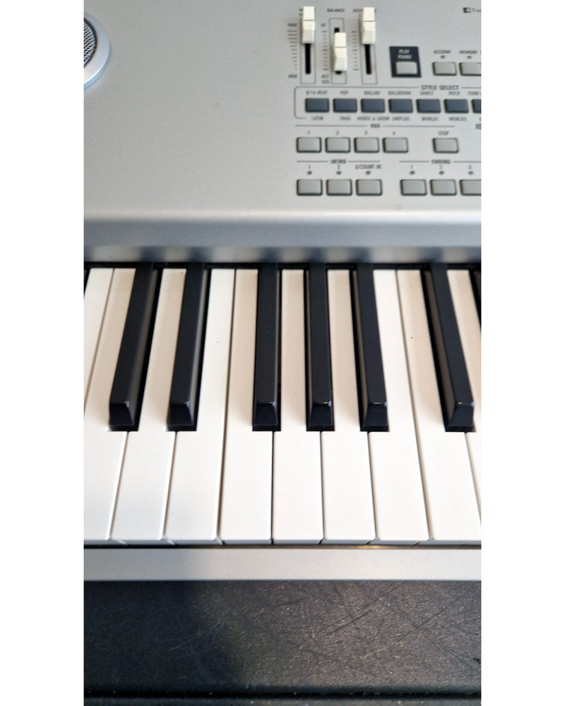 Korg PA588 - Synthesizer Keyboards - White - Keyboard - Excellent w/ Hard Case & Power Supply - image 9
