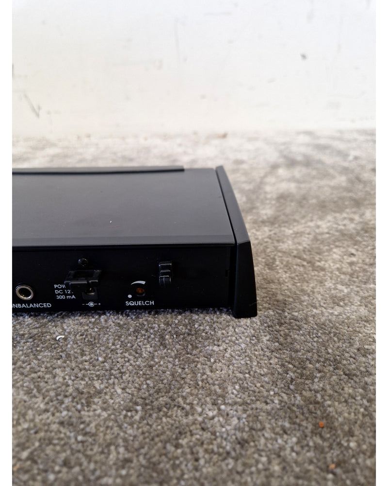AKG UHF SR40 - Microphone System - Fair - Image 7