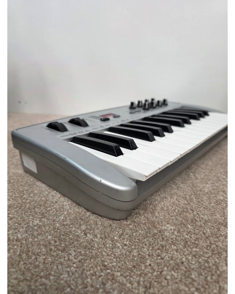 M-Audio Oxygen 8 - MIDI Controller - Good - image 5