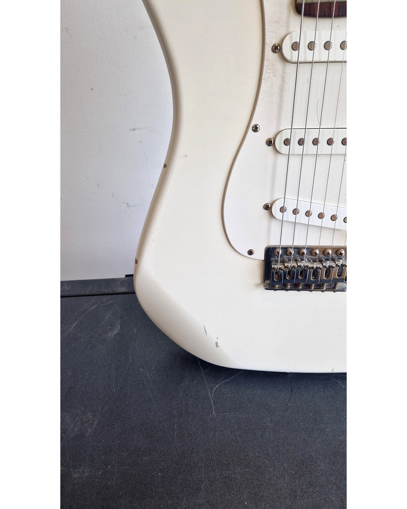 Squier Strat Chinese - Electric Guitar - White - Fair - Image 6