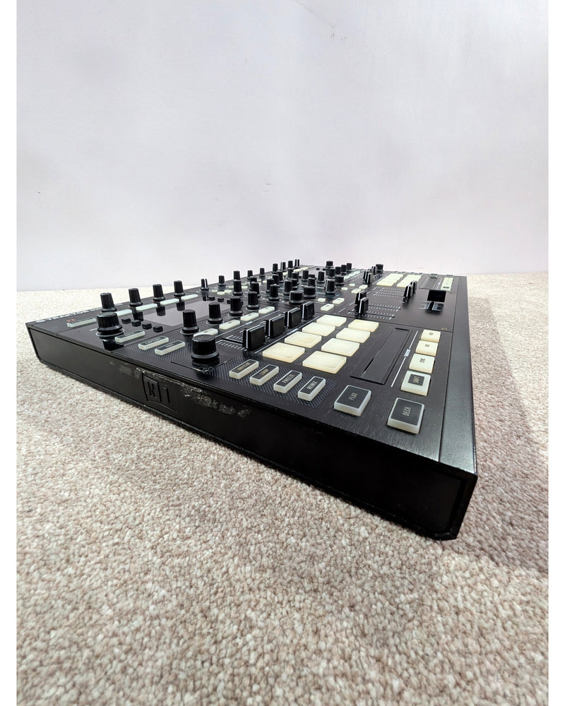 Traktor Kontrol S8 - DJ Equipment - Black - Good - image 7