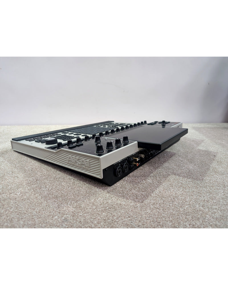 Akai MPC XL - Samplers & Sequencers - Grey/Black - Like New w/ Original Box & Manuals - image 10
