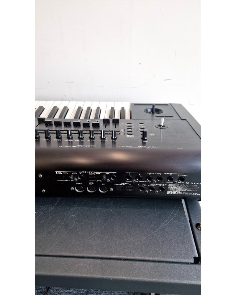 Korg Kronos-61 - Synthesizer Keyboards - Black - Excellent w/ Hard Case & sustain pedal - Image 11