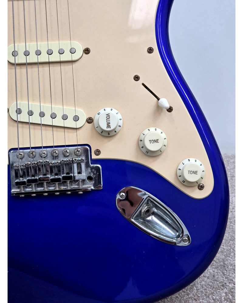 Squier Affinity Stratocaster 2006 - Electric Guitar - Metallic Blue - Good w/ Soft Case - image 3