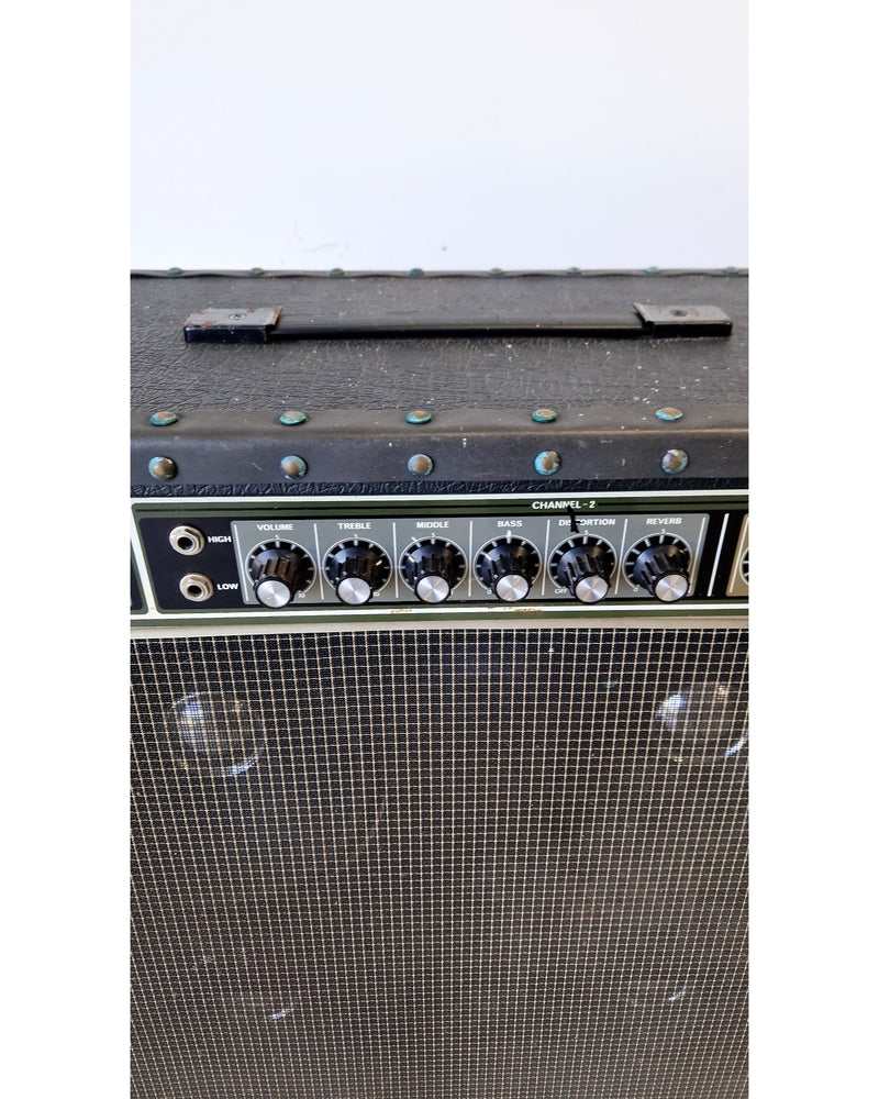 Roland Jazz Chorus 160 - Guitar Amplifiers - Good w/ wheels on - Image 4