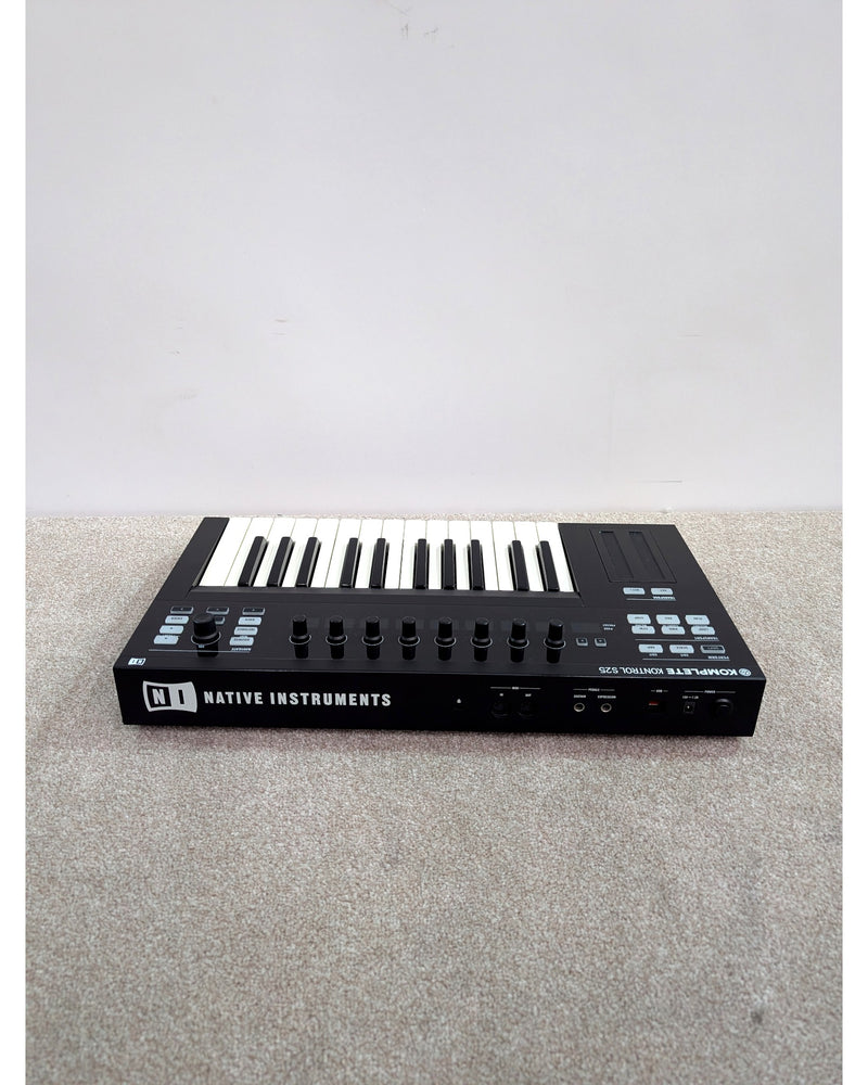 Native Instruments Komplete Kontrol S25 - MIDI Controller - Black - Like New w/ Original Box, Power Supply, USB Cable - image 4