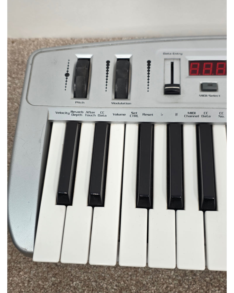 M-Audio Oxygen 8 - MIDI Controller - Good - image 4