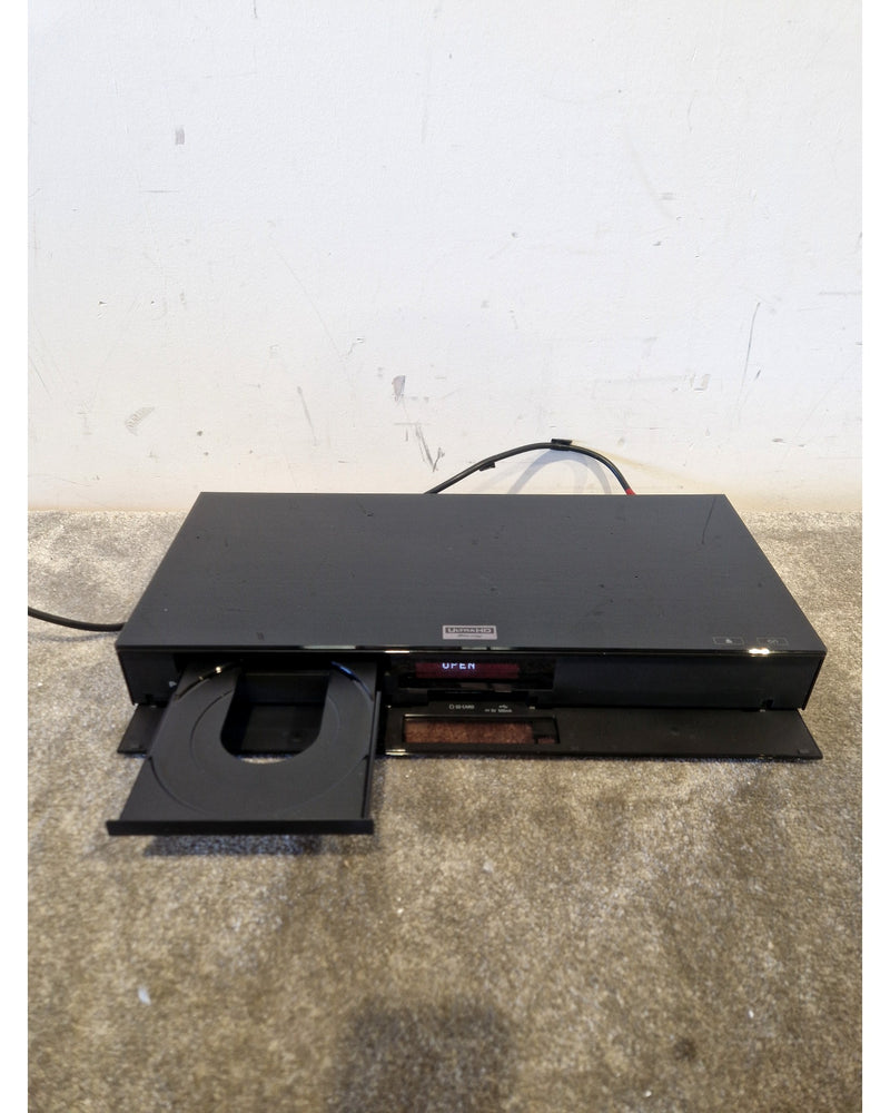 Panasonic DMP-UB900 - Blu-ray Player - Excellent w/ remote - Image 2