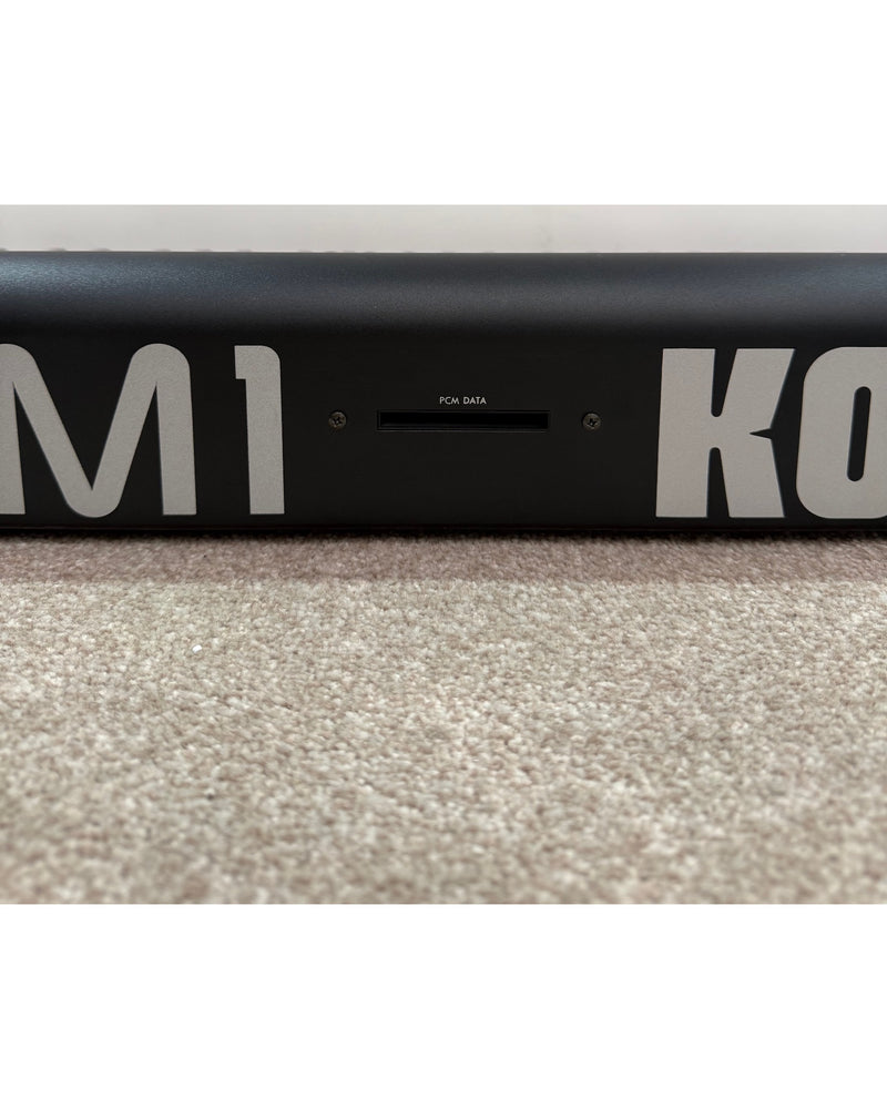 Korg M1 - Synthesizer - Black - Fair w/ Hard Case - image 9