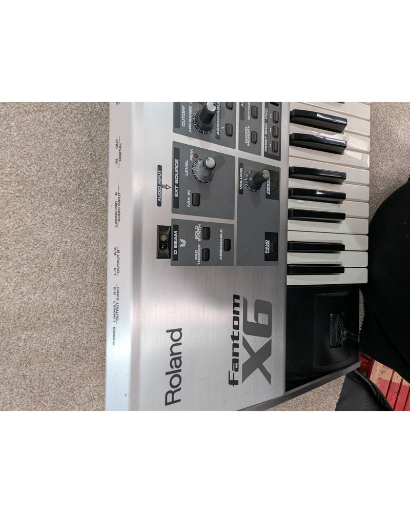 Roland Fantom X6 - Synthesizer - Very Good w/ Soft Case - image 12
