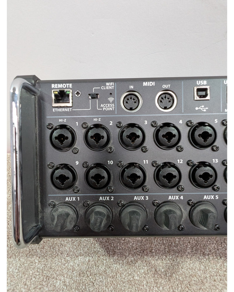 Behringer XAir XR18 - Mixer - Very Good w/ Original Box, Manuals, Power Supply - image 8