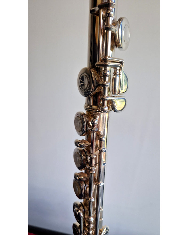 Yamaha YFL-381 - Wind Instrument - Silver - Very Good w/ Hard Case & Cleaning rod - Image 6
