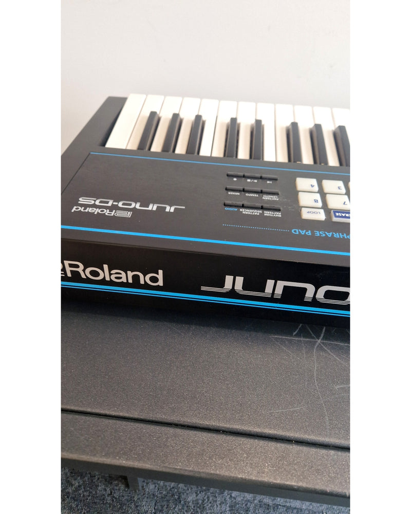 Roland JUNO-DS - Synthesizer Keyboards - Black - Very Good w/ Soft Case & Power Supply - Image 4