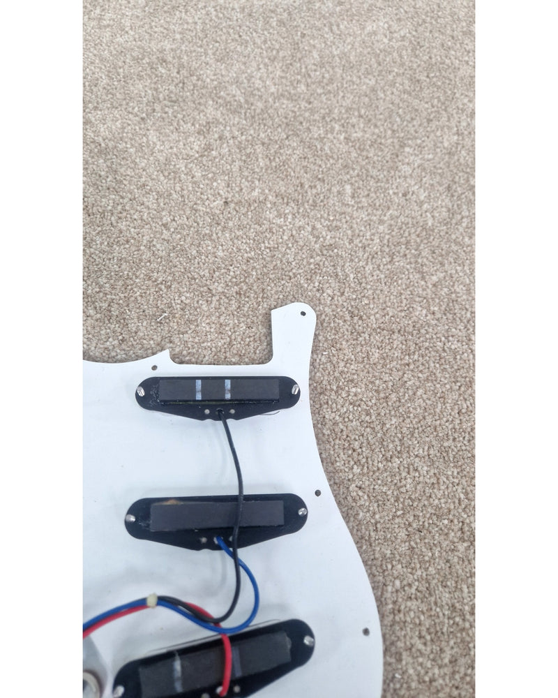 St Pick-guard - White - Excellent - image 10