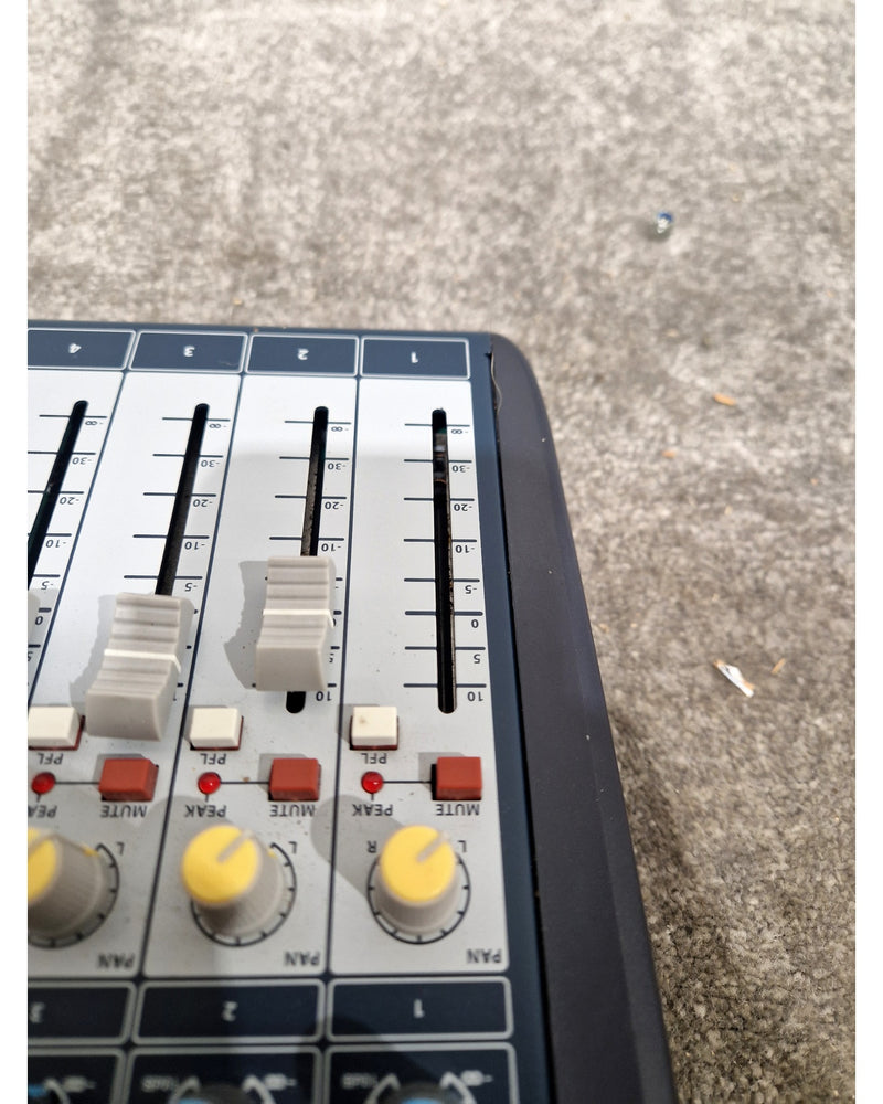 Soundcraft Signature 10 - Mixing Console - Fair - Image 3