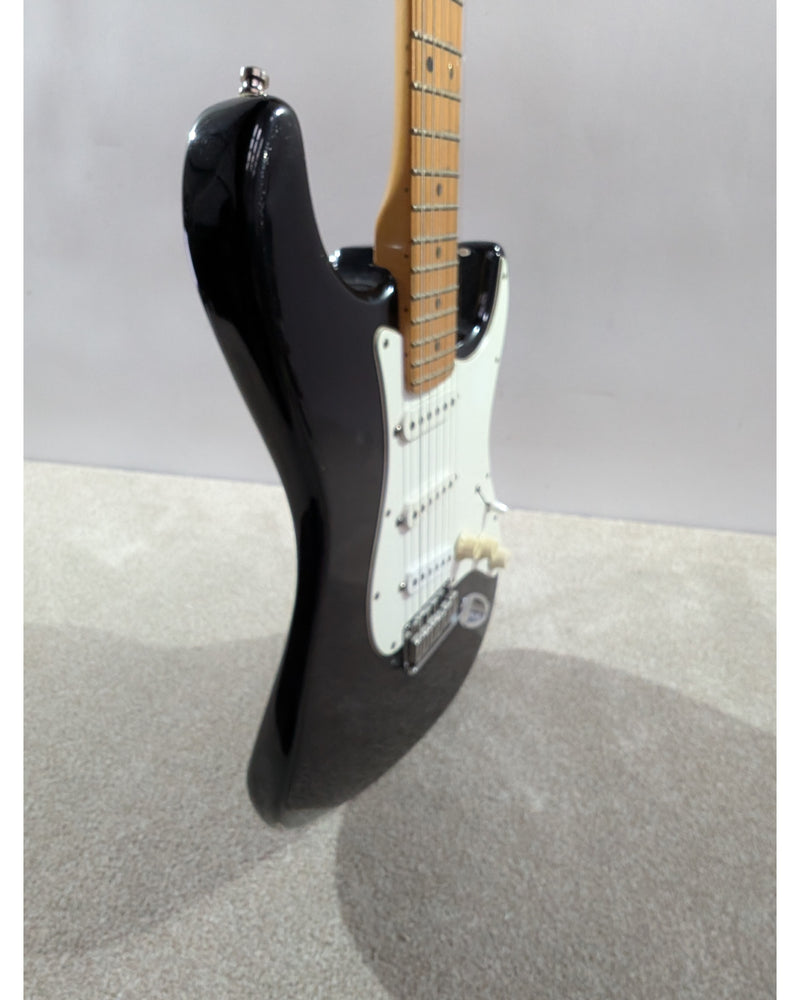 Fender Fender Stratocaster - Electric Guitar - Black - Good w/ Hard Case - image 15