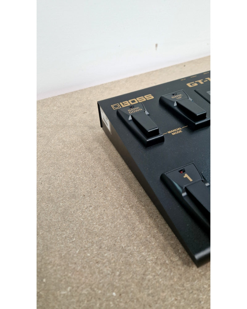 Boss GT-100 - Multi-Effects Pedals - Excellent w/ Soft Case & power supply - Image 9