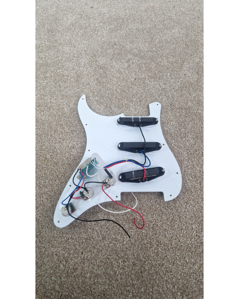 St Pick-guard - White - Excellent - image 6