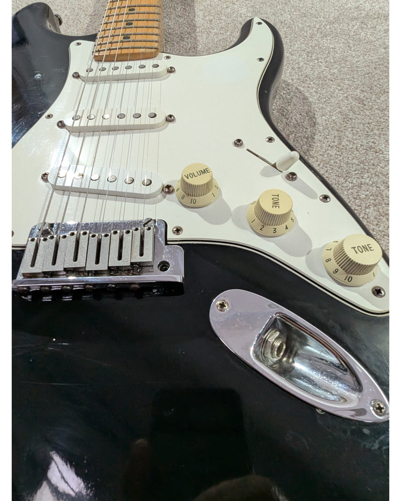 Fender Fender Stratocaster - Electric Guitar - Black - Good w/ Hard Case - image 18