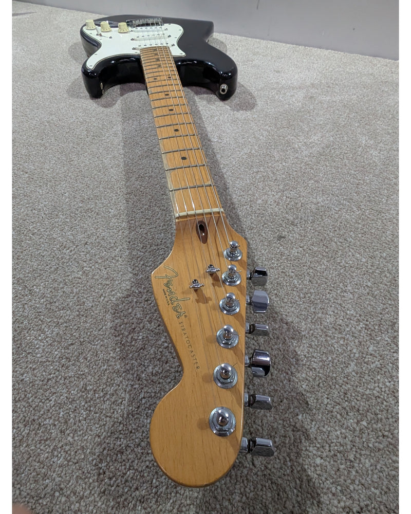 Fender Fender Stratocaster - Electric Guitar - Black - Good w/ Hard Case - image 12