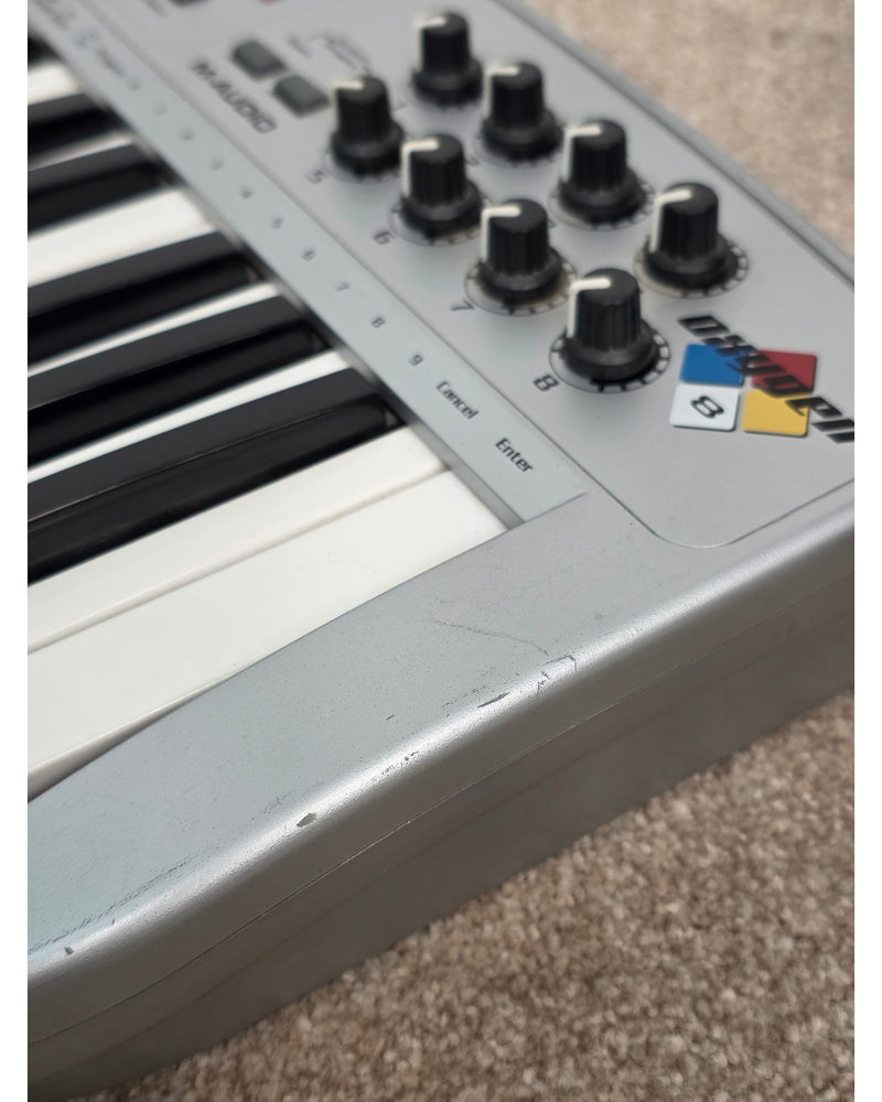M-Audio Oxygen 8 - MIDI Controller - Good - image 11