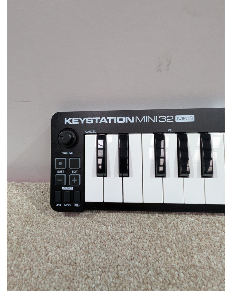 M-Audio Keystation Mini 32 MK3 - MIDI Controller - Black - Like New w/ Original Box - image 5