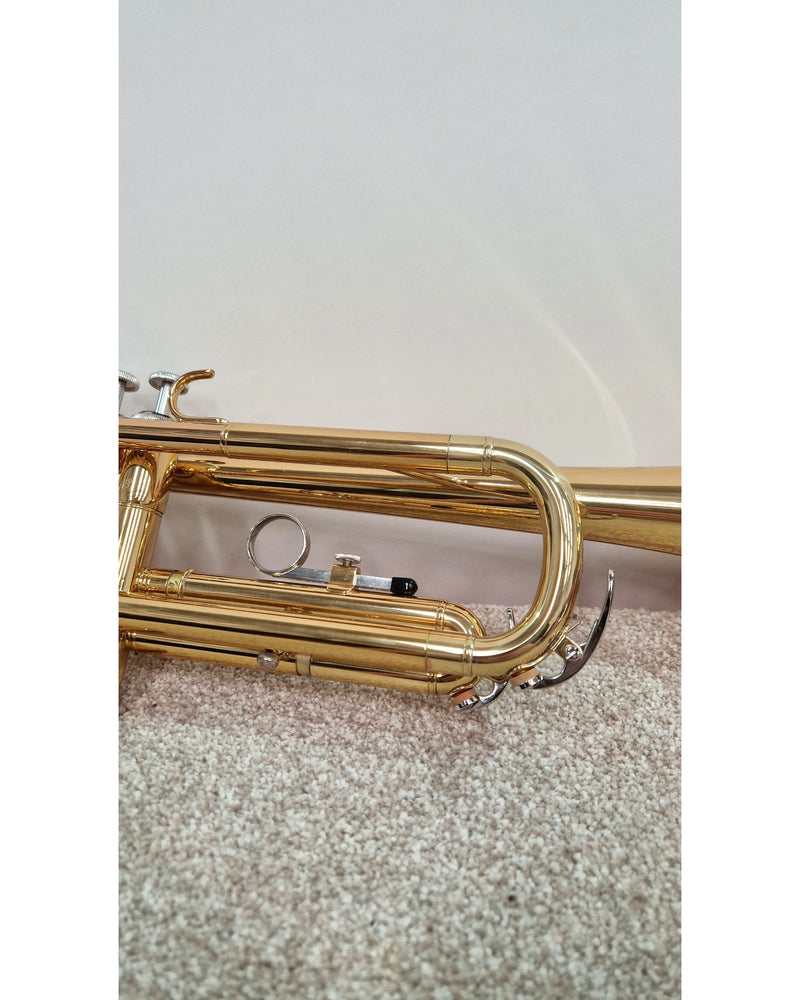 Yamaha YTR-2330 - Trumpets & Cornets - Gold - Like New w/ Soft Case, x1 Strap, x1 Polishing Cloth and x1 Bottle of Valve Oil, Manuals - image 6