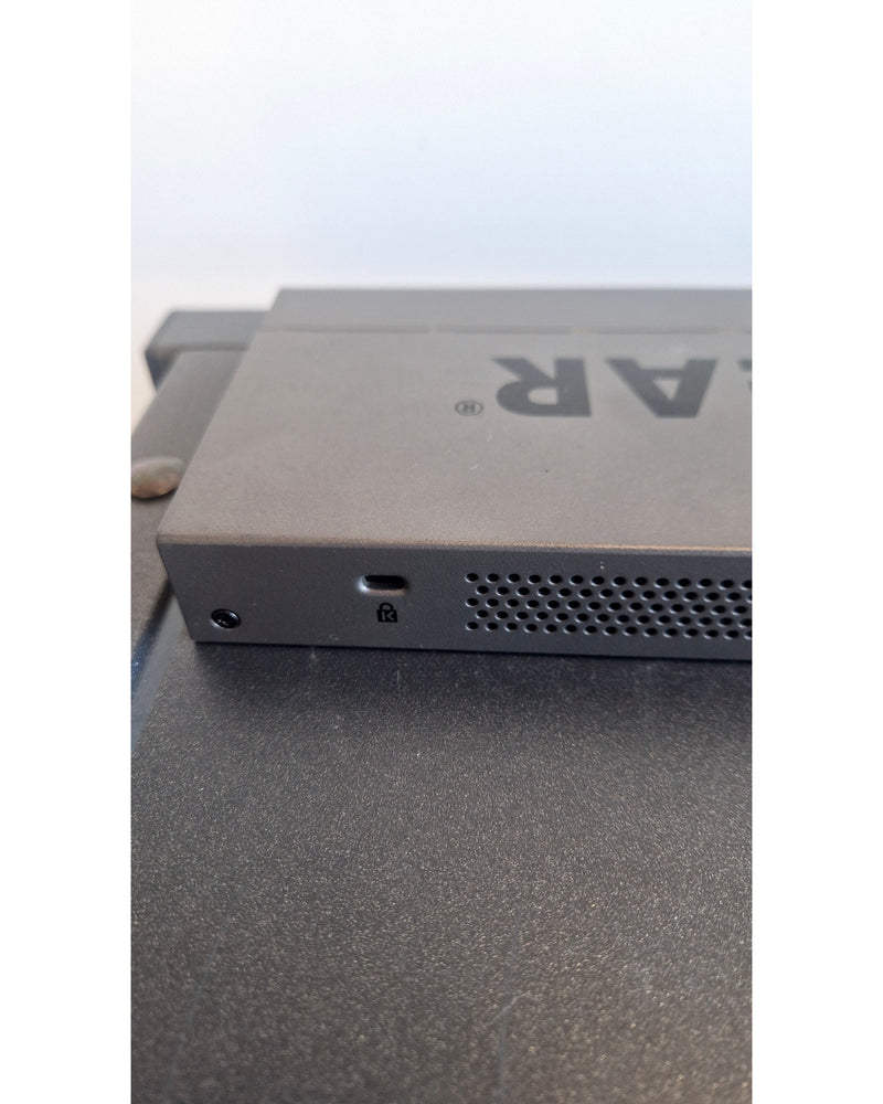 Netgear GS116PP - 16 way ethernet converter - Excellent w/ power supply - Image 10