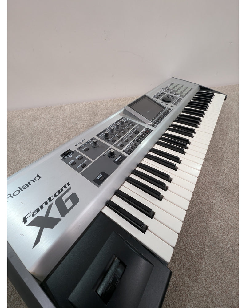 Roland Fantom X6 - Synthesizer - Very Good w/ Soft Case - image 4