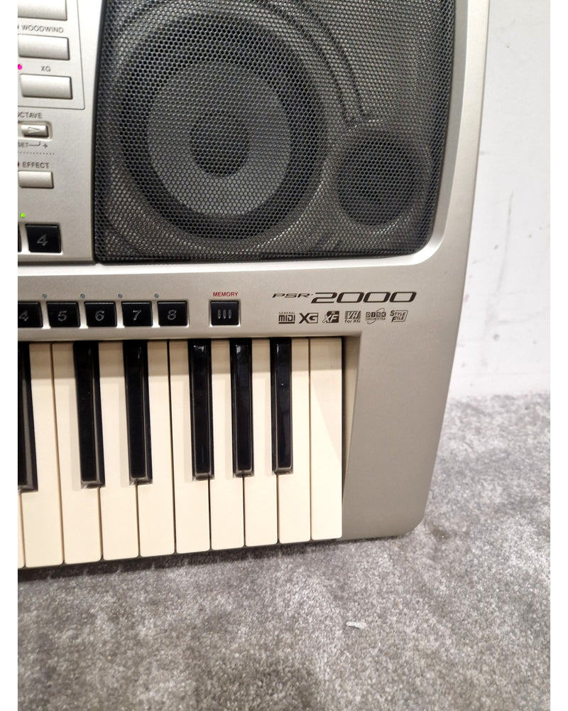 Yamaha PSR-2000 - Digital Keyboard - Silver/Gray - Very Good w/ stands - Image 16