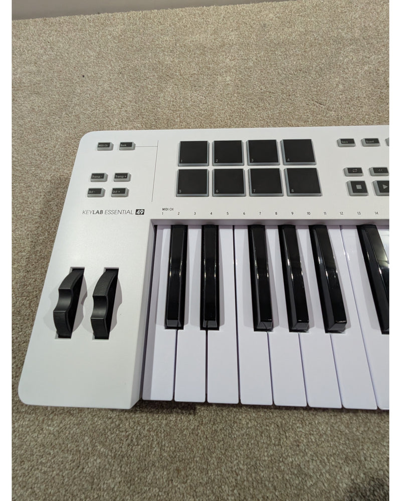 Arturia KeyLab Essential mk3 - MIDI Controller - White - Excellent - image 4