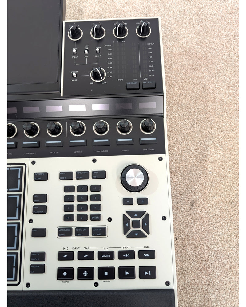 Akai MPC XL - Samplers & Sequencers - Grey/Black - Like New w/ Original Box & Manuals - image 5