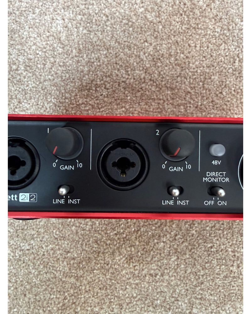 Focusrite Scarlett 2i2 - Audio Interface - Red - Very Good - image 3