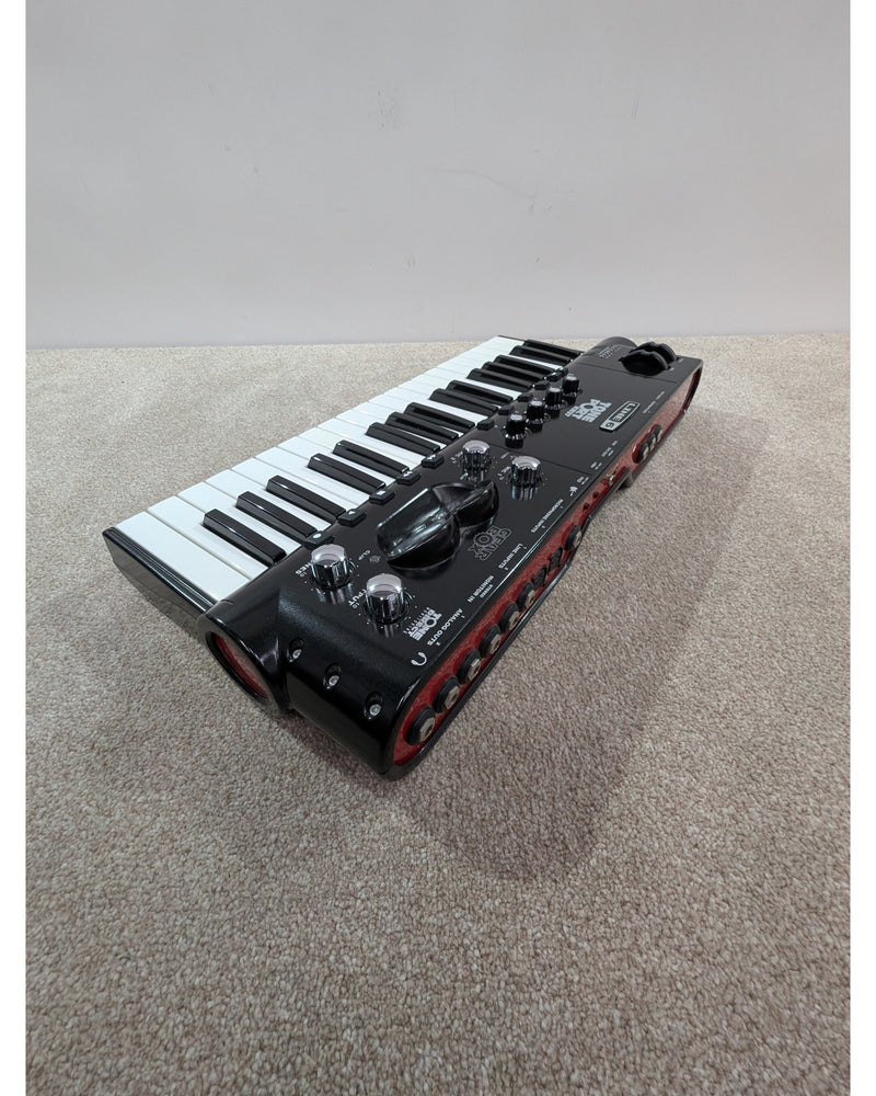 Line 6 TonePort KB37 - Audio Interface - Black/Red - Very Good - image 12