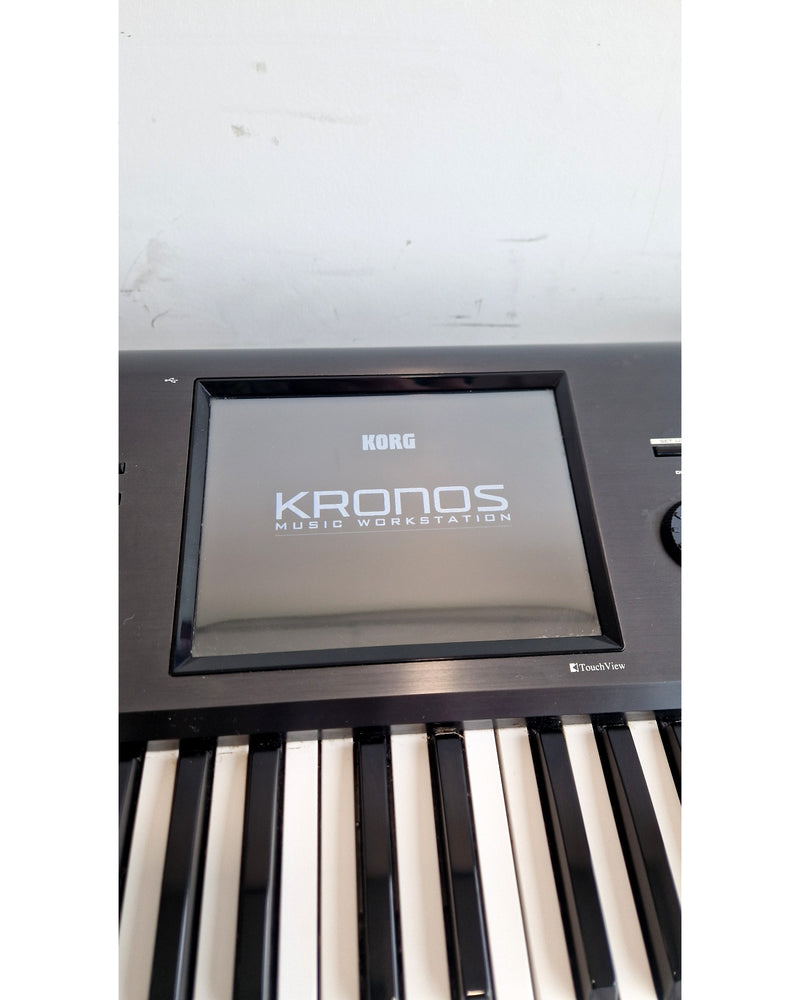 Korg Kronos-61 - Synthesizer Keyboards - Black - Excellent w/ Hard Case & sustain pedal - Image 9