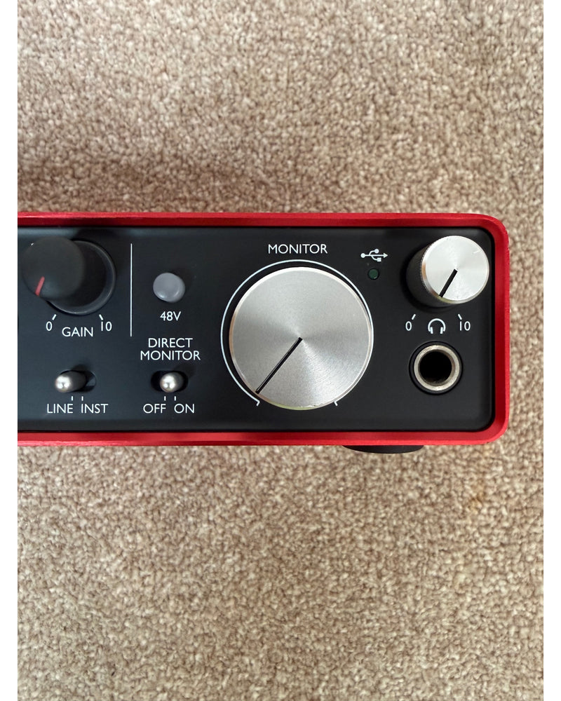 Focusrite Scarlett 2i2 - Audio Interface - Red - Very Good - image 4
