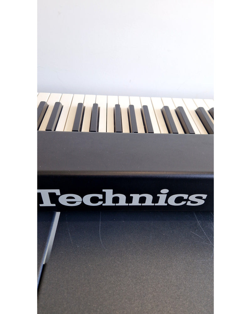 Technics SX-P30 - Digital Pianos - Black - Excellent w/ Power Supply & sustain pedal - Image 9