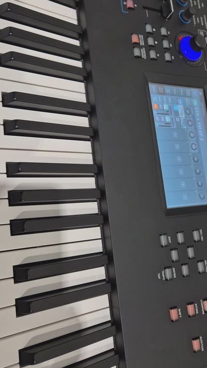 Yamaha MODX8  - 88-key Action Keyboard Synthesizer + Soft Bag